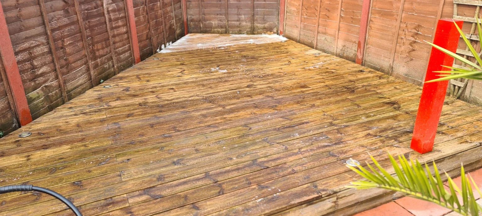 Decking during cleaning and stripping